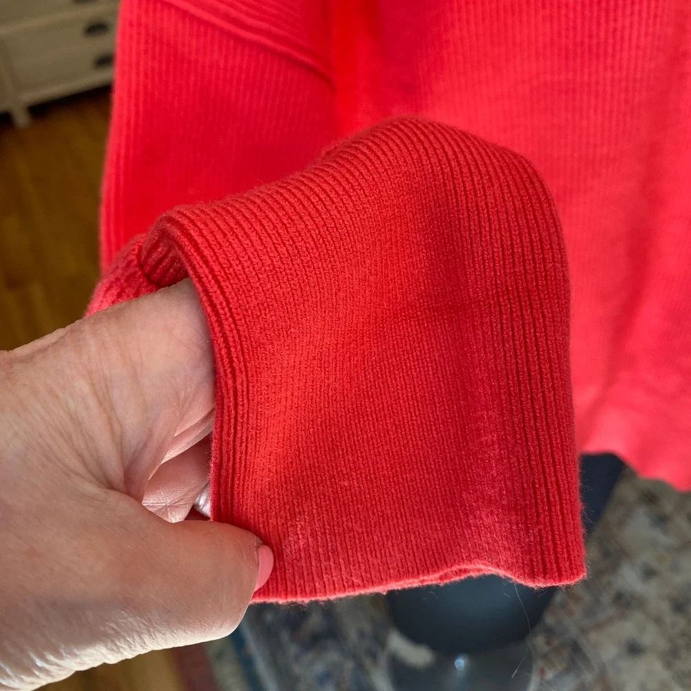 Amazon Coral/Red Sweater - Size L‎